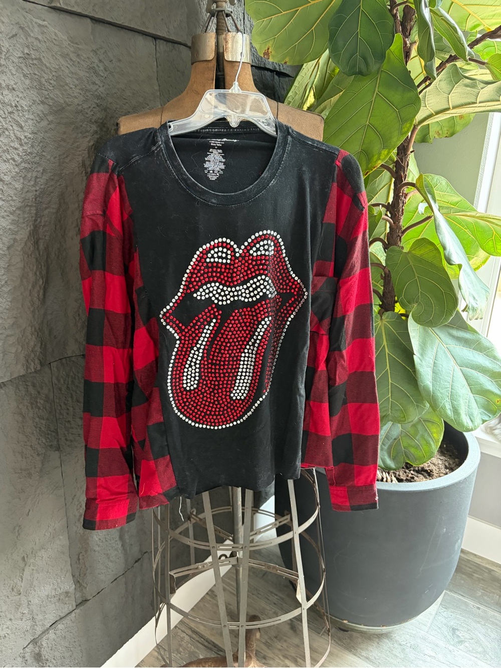 NOT PERFECT woman’s Black & Red Graphic Long-Sleeve Top